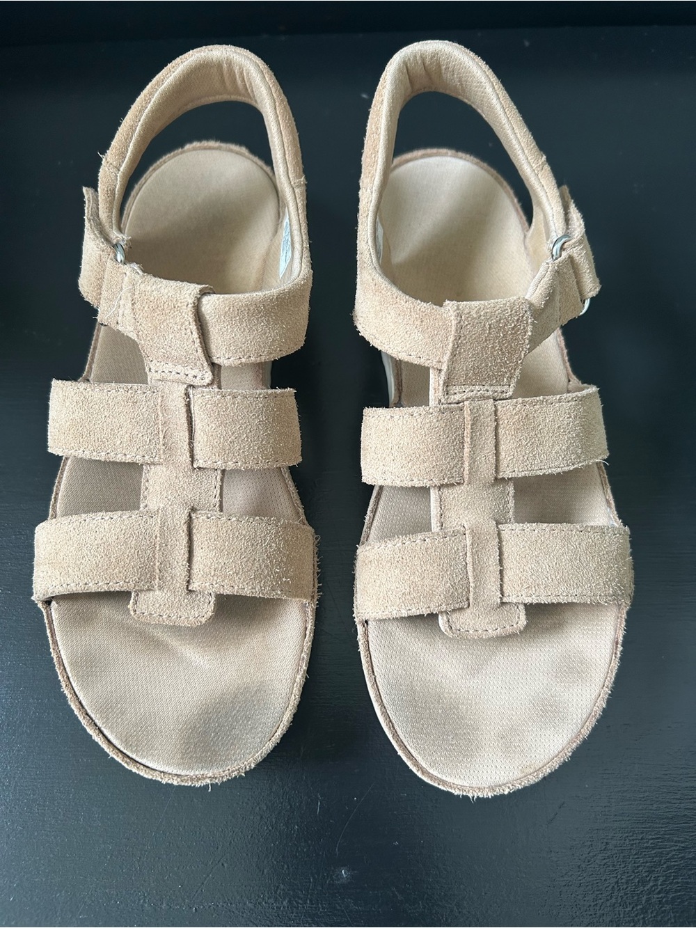 UGG Goldenstar Girls Strap Suede Sandals Size 5 in Driftwood